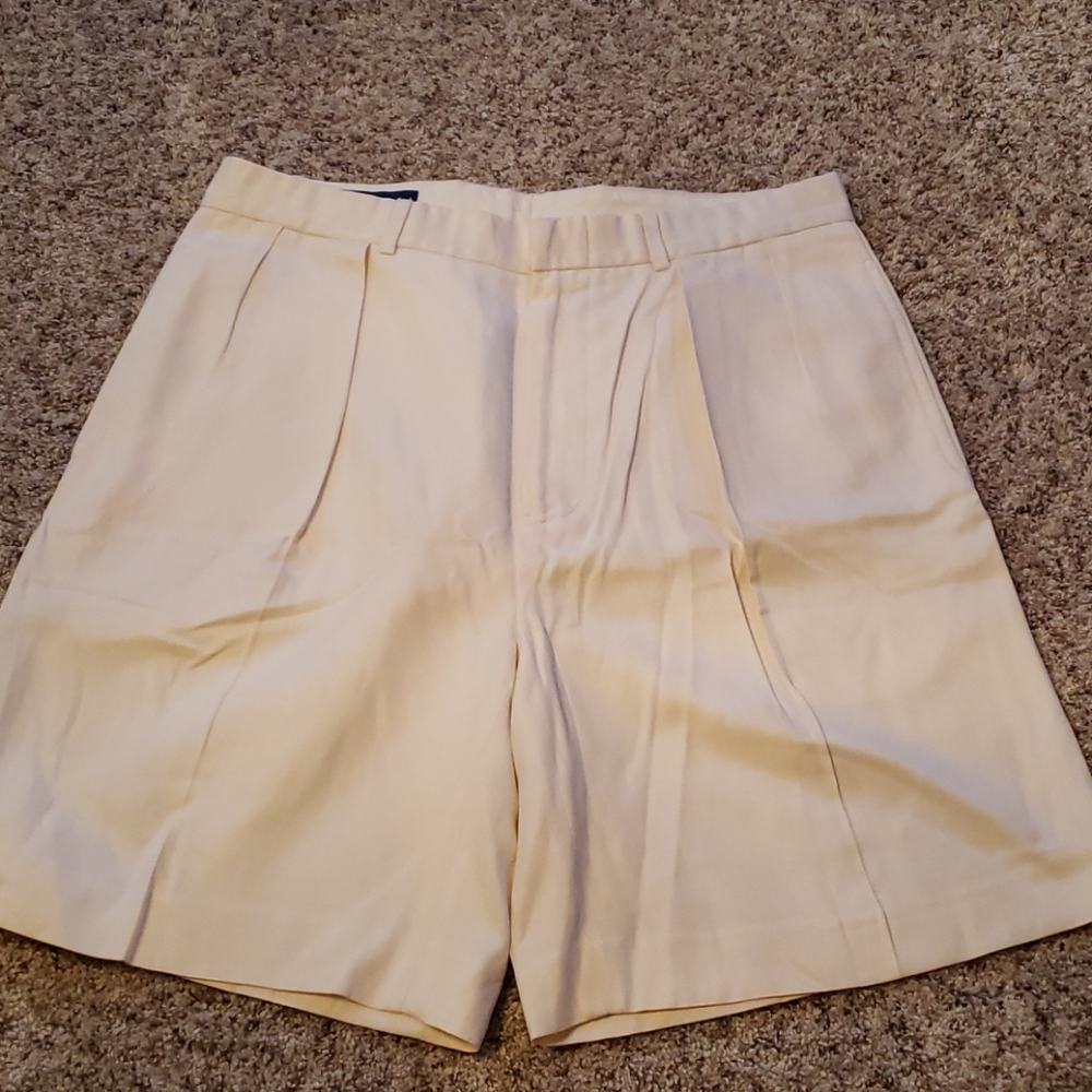 Polo Mens cream shorts sz 32